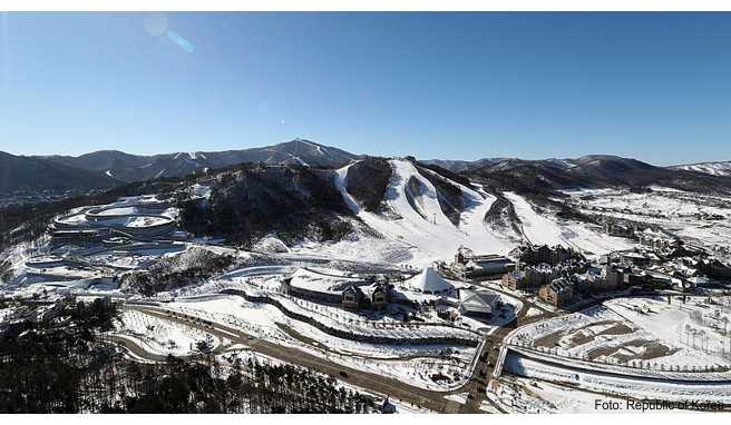 Alpensia ist eine kleine Skistation, die Austragungsort der Langlauf-, Biathlon- und Skisprungwettbewerbe ist Alpensia ist eine kleine Skistation, die Austragungsort der Langlauf-, Biathlon- und Skisprungwettbewerbe ist
